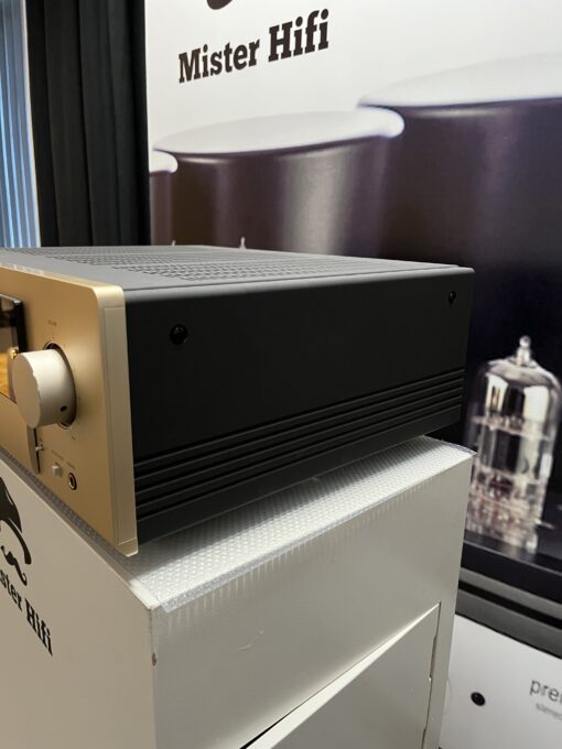 Accuphase E408